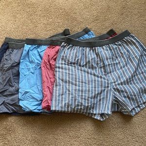 Five brand new fruit of the loom mens boxers size medium !